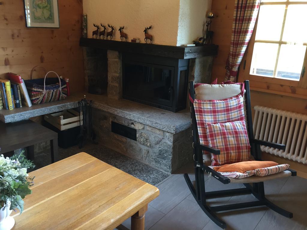 Chalet Charming Grächen Szoba fotó